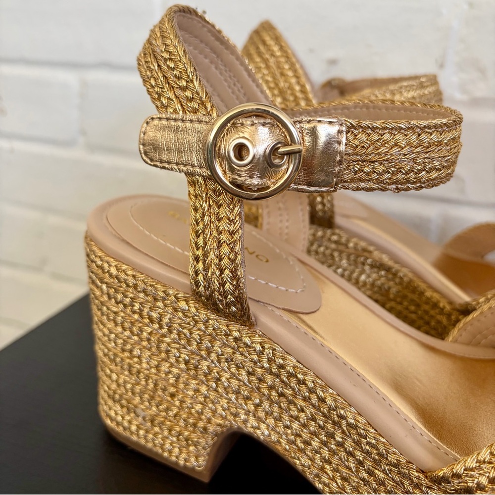 Bandolino Sabinna Platform Wedge in Gold, SZ 8.5 NWOB - Picture 5 of 11